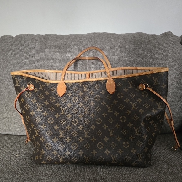 Authentic Louis Vuitton Monogram Neverfull tote - Picture 2 of 16